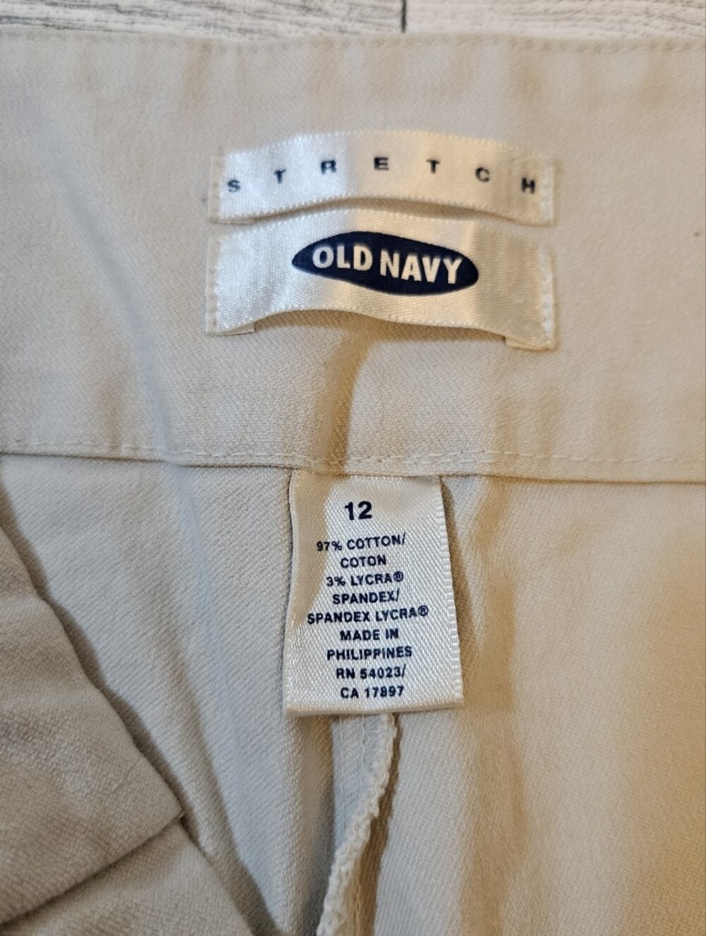 Old Navy Cropped Khaki Pants Beige Size 12 - Picture 5 of 10